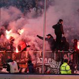 Ultras vom FC Sankt Pauli zünden Pyrotechnik
