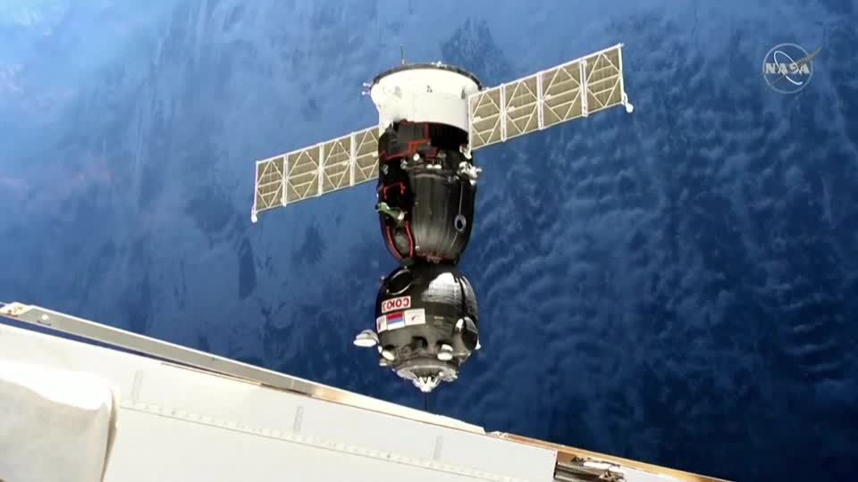 Video: Rettungs-Kapsel an der ISS angekommen