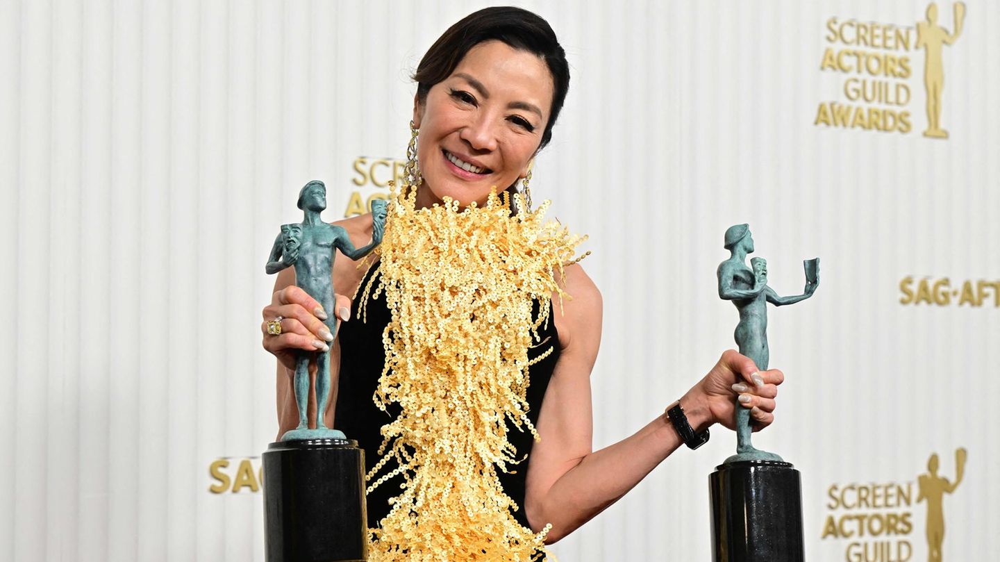 Stylewatch: Michelle Yeoh triumphs in the “French fries dress” – the outfits of the SAG Awards