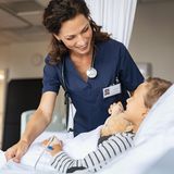 In der Regel verbringen wir den größten Teil unseres Erwachsenenlebens an der Arbeit. Kein Wunder also, dass es entscheidend für unser Glücksempfinden ist, wie viel Sinn wir selbst in unserer Tätigkeit sehen. Klar geht niemand jeden Tag gerne zur Arbeit – aber wenn wir unseren Job grundsätzlich mögen, ist das schon einmal eine gute Basis. 