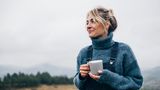 Was wollen Sie vom Leben? Immer ein dickes Bankkonto, Traumurlaube und perfekt laufende Beziehungen? Dann ist die Wahrscheinlichkeit relativ hoch, dass Sie früher oder später eine Enttäuschung erleben werden. Wenn wir stattdessen lernen, unsere Erwartungen an die realistischen Möglichkeiten anzupassen und uns auf die kleinen Besonderheiten des Lebens zu fokussieren, dann leben wir auch zufriedener. 