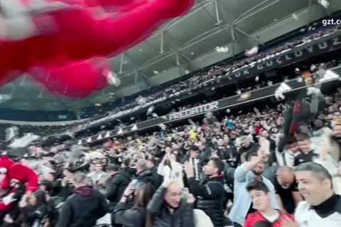 Video: Es regnet Teddybären im türkischen Stadion