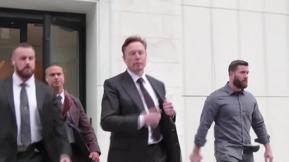 Video: Aktionäre verklagen Tesla und Musk wegen Autopilot-Technologie Video: Aktionäre verklagen Tesla und Musk wegen Autopilot-Technologie