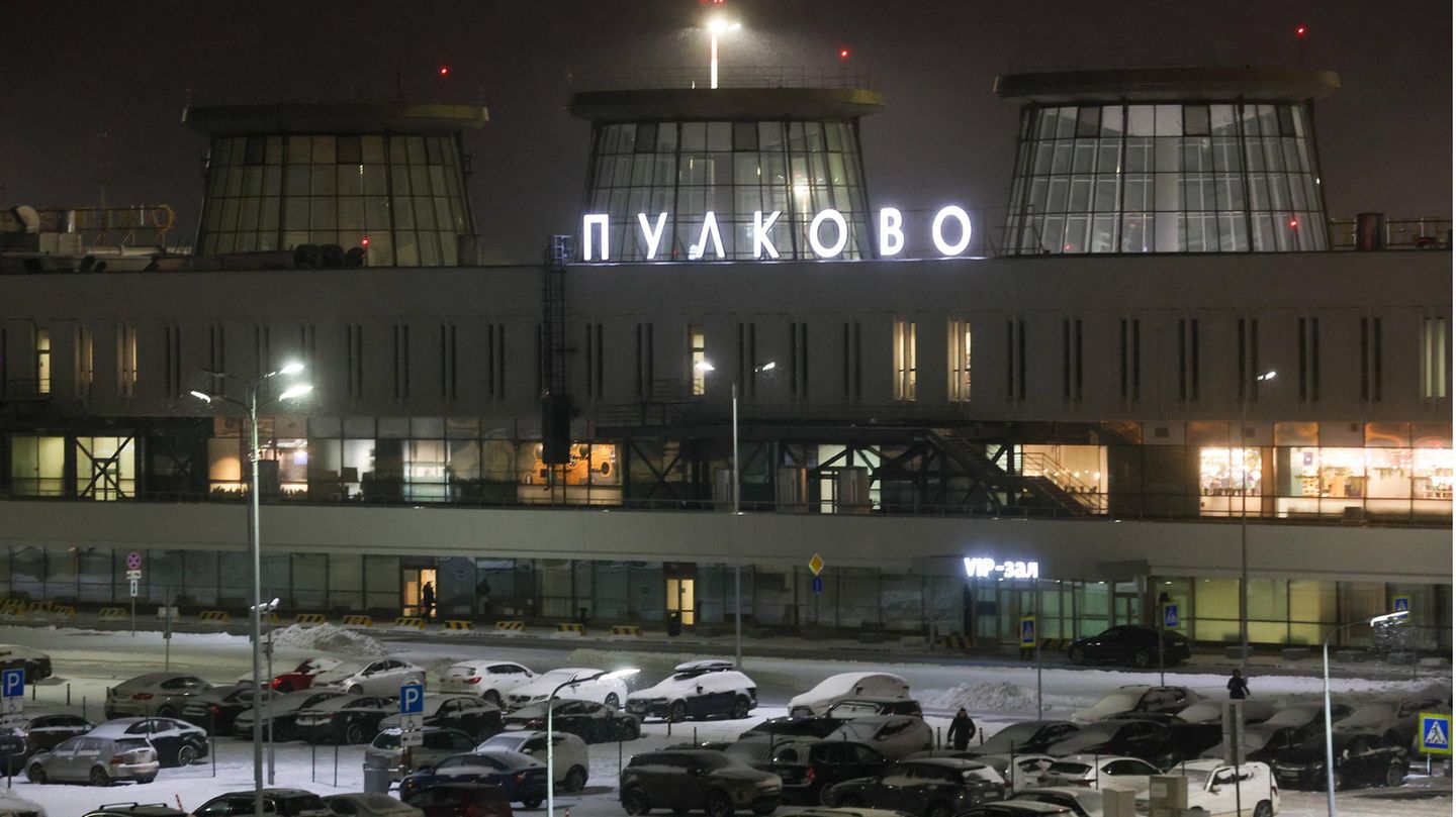 Saint Petersburg: Pulkavo airport closed