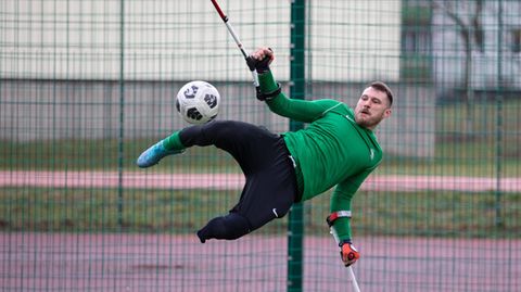 Marcin Oleksy gewinnt Puskás-Preis für das schönste Tor des Jahres 2022
