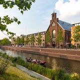 Im aufstrebenden Amsterdamer Stadtteil Noord wurde die ehemalige St.-Rita-Kirche in ein modernes Hotel umgebaut.