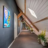 Bis in die oberste Etage des historischen Gebäudes haben die Gründer des Bank-Hotels in Amsterdam das moderne Konzept eingeführt – Kunst, Nachhaltigkeit und viele kleine Highlights prägen das Bild des Designhotels. 