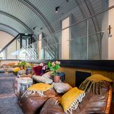 Das Bunk ist nicht nur als Hotel in Amsterdam bekannt, sondern hat sich auch zum beliebten Treffpunkt der niederländischen Künstlerszene etabliert. 