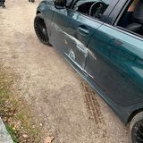 Auch die Seite des Alpina ist zerstört