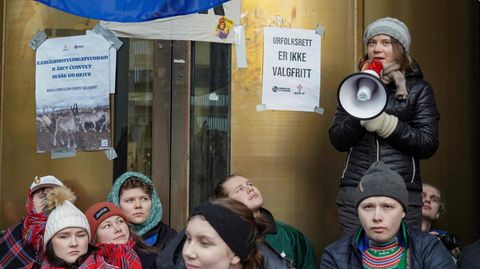 Greta Thunberg protestiert mit anderen Mitstreitern in Oslo