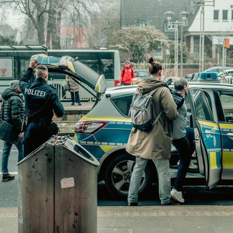 Super-Recognizer und sein team in Kölnen nehmen Dieb fest