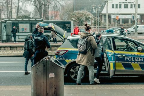 Super-Recognizer und sein team in Kölnen nehmen Dieb fest
