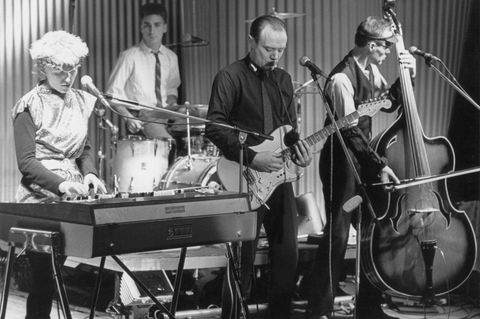 Die Band Ideal mit (v. l. n. r.) Annette Humpe, Hans-Joachim Behrendt, Eff Jott Krüger und Ernst Deuker Biem 1981 bei einem Konzert in Kiel
