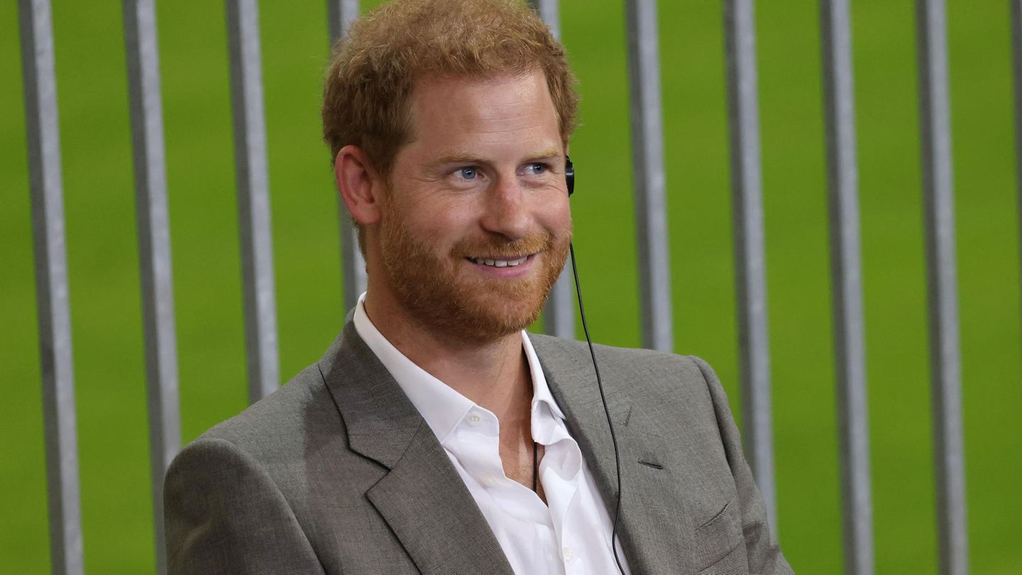 Prince Harry answers absurd questions – and shows humor