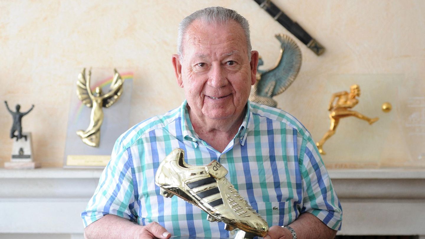 Just Fontaine: football legend dies at the age of 89