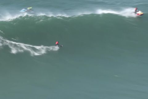 Video: Big-Wave-Surfer ziehen Zuschauer an