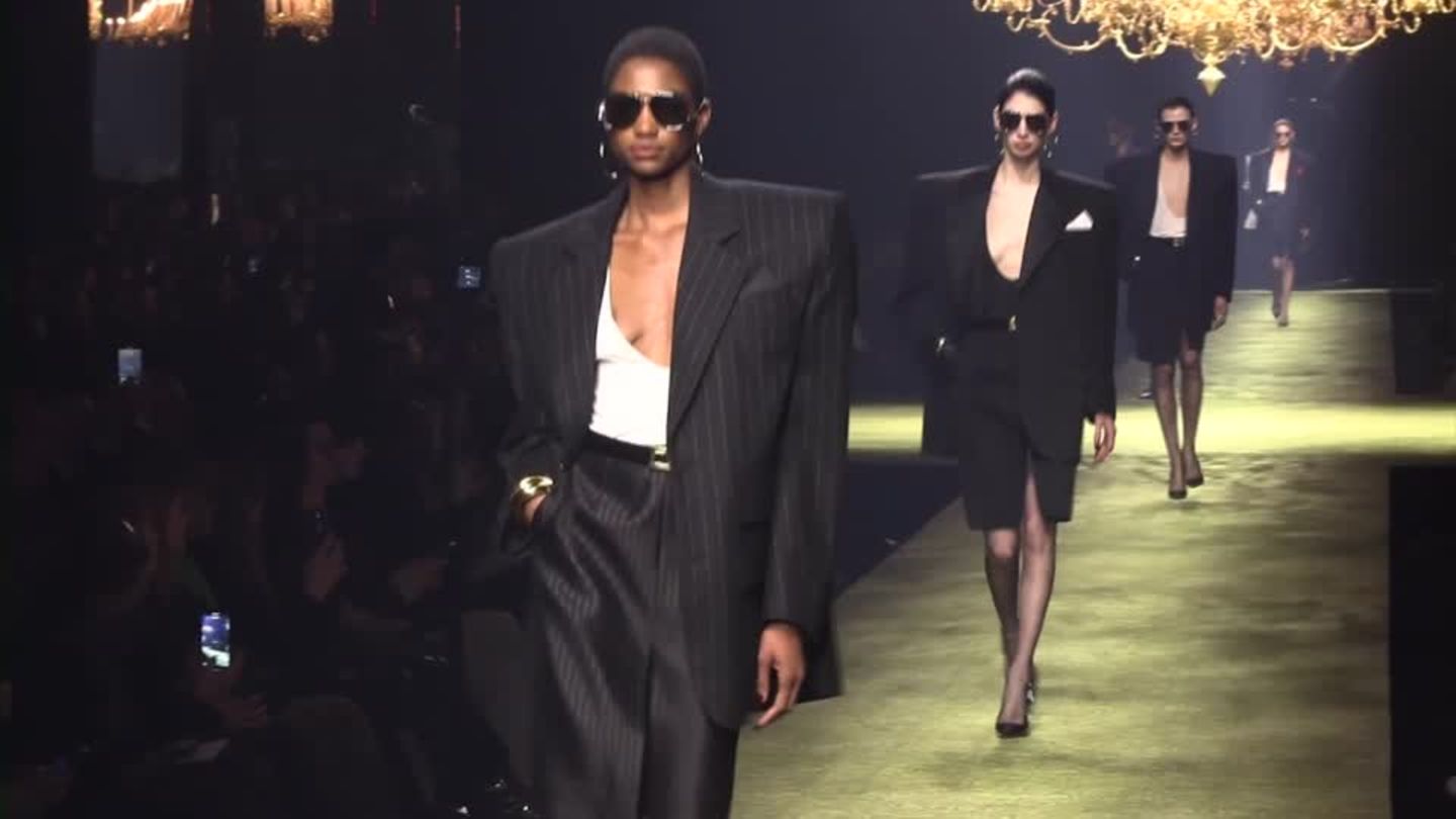 Video: YSL bringt breitschultrigen Glamour auf den Laufsteg | STERN.de