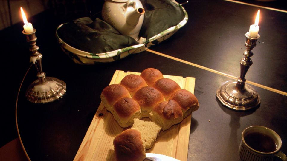 In Denmark, "hveder" - wheat rolls - are traditionally eaten at "store bededag".