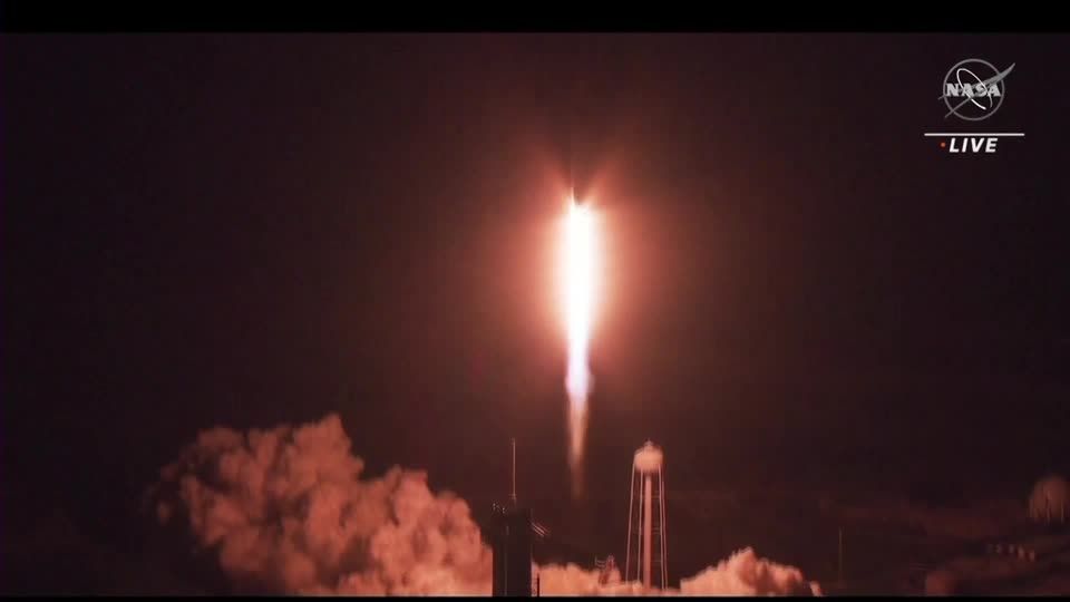 Video: SpaceX-Rakete zur ISS gestartet Video: SpaceX-Rakete zur ISS gestartet