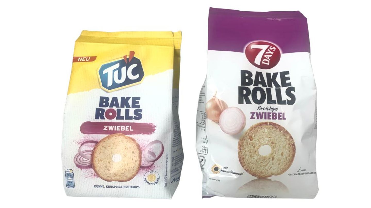 Bake Rolls Kann man bei einem neuen Produkt von einer versteckten Preiserhöhung sprechen? In diesem Fall schon. Die bekannte Snackmarke Tuc hat jetzt "Bake Rolls" im Angebot, die denen der Marke 7Days zum Verwechseln ähnlich sind. Kein Zufall, denn beide Marken gehören seit 2022 zum Hersteller Mondelez. Aussehen, Inhaltsstoffe und verfügbare Sorten der Brotchips sind praktisch identisch - der Preis aber nicht. Das Tuc-Produkt kostet aufs Gramm gerechnet 127 Prozent mehr, berichtet die Verbraucherzentrale Hamburg. Erste Supermärkte ersetzen schon die alten günstigen durch die "neuen" teuren Bake Rolls. (März 2023)