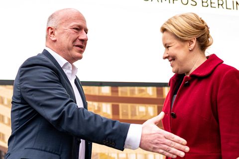 Kai Wegner, Spitzenkandidat der Berliner CDU, und Franziska Giffey (SPD), Regierende Bürgermeisterin in der Hauptstadt