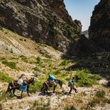 Domenico Di Falco beim Passieren der Schluchten von Fara San Martino in Italien