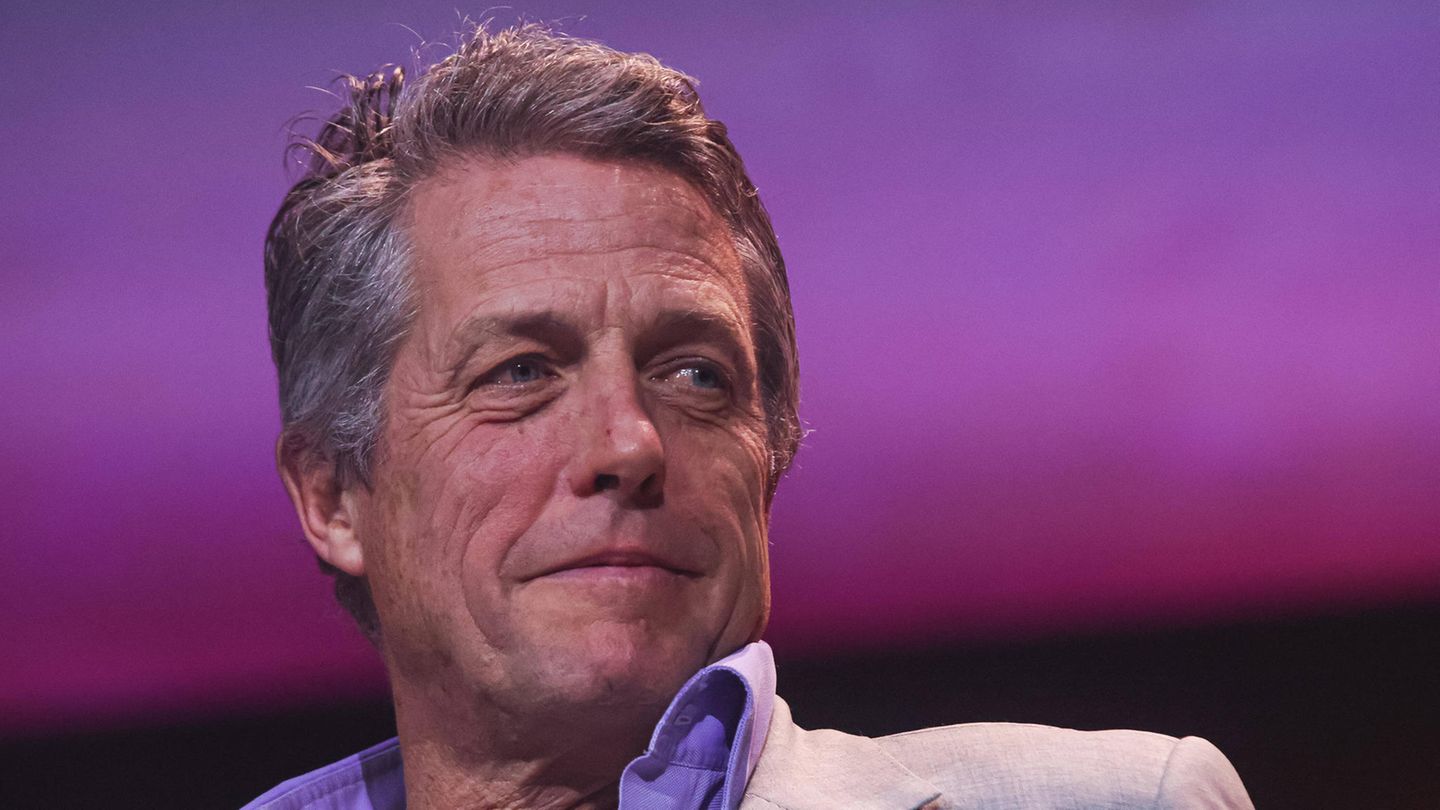 Hugh John Mungo Grant lautet der komplette Name des Schauspielers, wahrscheinlich wegen seiner irischen Vorfahren. Die Tradition führte er fort, indem er seinen Sohn John Mungo nannte.