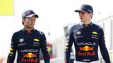 Sie sind im Moment die Schnellsten: Weltmeister Max Verstappen (r.) und sein Adjudant Sergio Perez. Die Tests vergangene Woche in Bahrain haben gezeigt, dass Red Bull wieder der uneingeschränkte Dominator sein wird, zumindest in den ersten Rennen. Es wird verdammt schwierig werden, den Niederländer Verstappen, 25 Jahre alt, vom dritten Titelgewinn in Folge abzuhalten. Es sei denn, der Mexikaner Perez macht auf seine alten Tage, 33 Jahre alt, noch einmal einen Entwicklungssprung und wird zum härtesten Konkurrenten des Teamkollegen. Das könnte für viel Unterhaltung sorgen, ist aber leider nicht allzu wahrscheinlich.