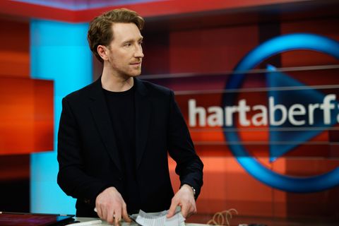 "Hart aber fair"-Moderator Louis Klamroth: Seine Redaktion relativierte Aussagen zu Kriegsverbrechen durch ukrainische Soldaten