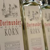 Mehrere Flaschen "Dortmunder Weizenkorn"