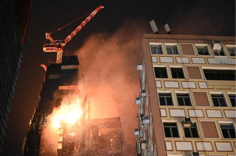 Hochhaus in Hongkong in Flammen