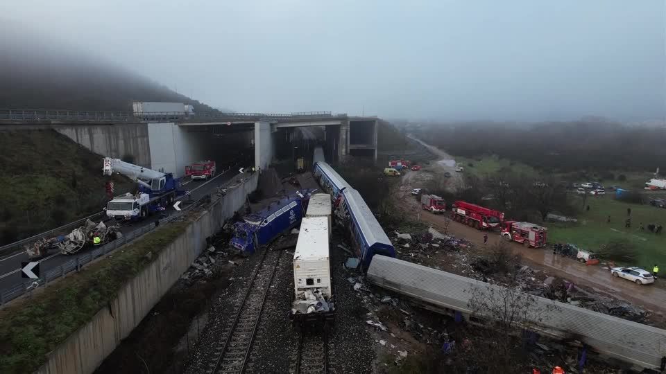 Proteste in Griechenland: Nach schwerem Zugunglück: Keine Hoffnung mehr auf Überlebende