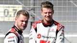 Nach drei Jahren Pause feiert Nico Hülkenberg (r.) ein Comeback in der Formel 1. Das ist außergewöhnlich, doch es zeigt, was für einen guten Ruf der 35-Jährige in der Branche hat. Die Zeit überbrückte er größtenteils als Ersatzfahrer bei Aston Martin, wo er in wenigen Einsätzen bewies, dass er keine Eingewöhnungszeit braucht, um gute Ergebnisse zu liefern. Teamchef Günther Steiner setzt mit Hülkenberg und dem Dänen Kevin Magnussen in dieser Saison auf Erfahrung, nachdem er mit dem jungen Mick Schumacher in der vergangenen Saison nicht zufrieden war (um es höflich auszudrücken). Leider werden die erfahrenen Fahrer nichts daran ändern, dass Haas auch in dieser Saison hinterherfahren wird.