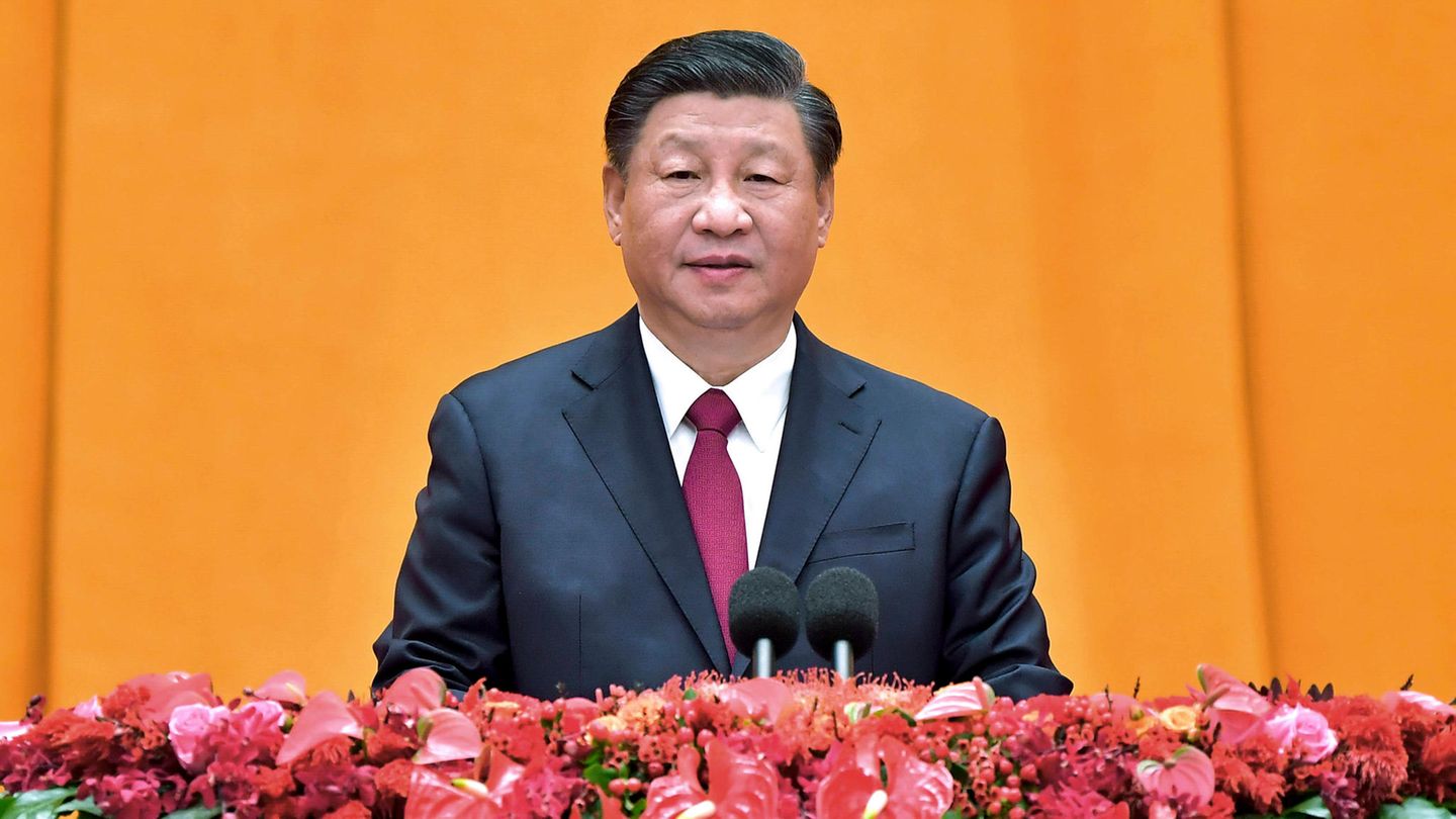 Dritte Präsidentschaft : China ist eine engmaschig überwachte Parteidiktatur. Dafür wird Präsident Xi Jinping auch in Zukunft sorgen. China ist eine engmaschig überwachte Parteidiktatur. Dafür wird Präsident Xi Jinping auch in Zukunft sorgen.