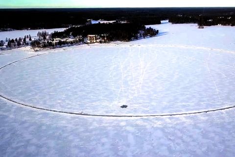 XXL-Eisplatte: Finne baut gewaltige Eisscheibe – und versetzt die 78.000 Tonnen in Bewegung