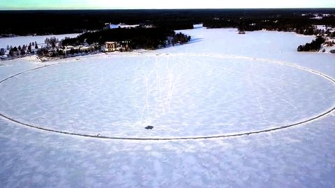 XXL-Eisplatte: Finne baut gewaltige Eisscheibe – und versetzt die 78.000 Tonnen in Bewegung