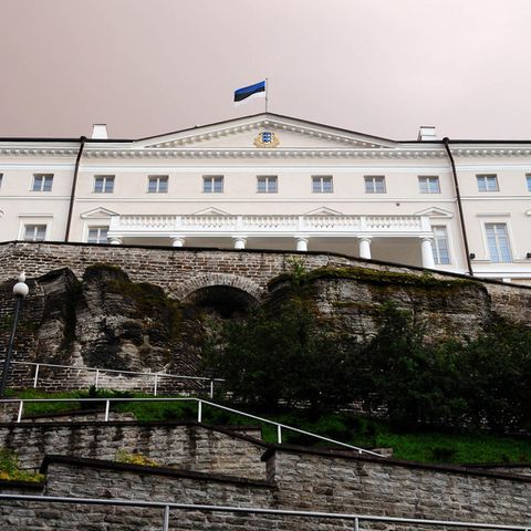 Das Schloss Toompea in Tallinn ist der Sitz von Estlands Parlament, dem Riigikogu