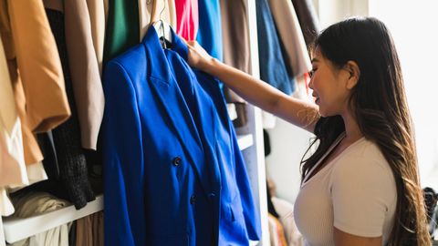 Im Nu den Kleiderschrank ausmisten: Aufräum-Expertin erklärt 3-Sekunden-Regel