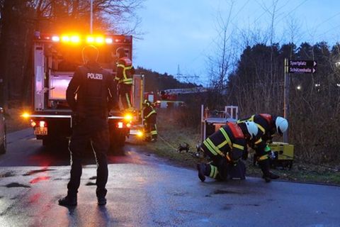 Bramsche: Polizisten riegeln eine Straße ab