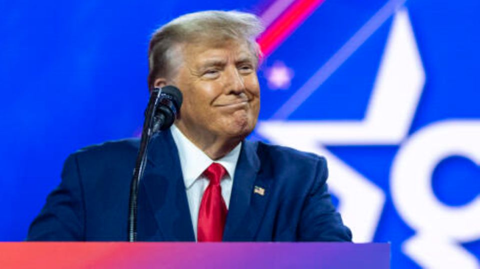 Ex-Präsident Donald Trump spricht auf der CPAC zu seinen Anhängern