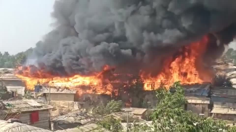 Video: Bangladesch: Brand in Rohingya-Flüchtlingslager zerstört Tausende Behausungen