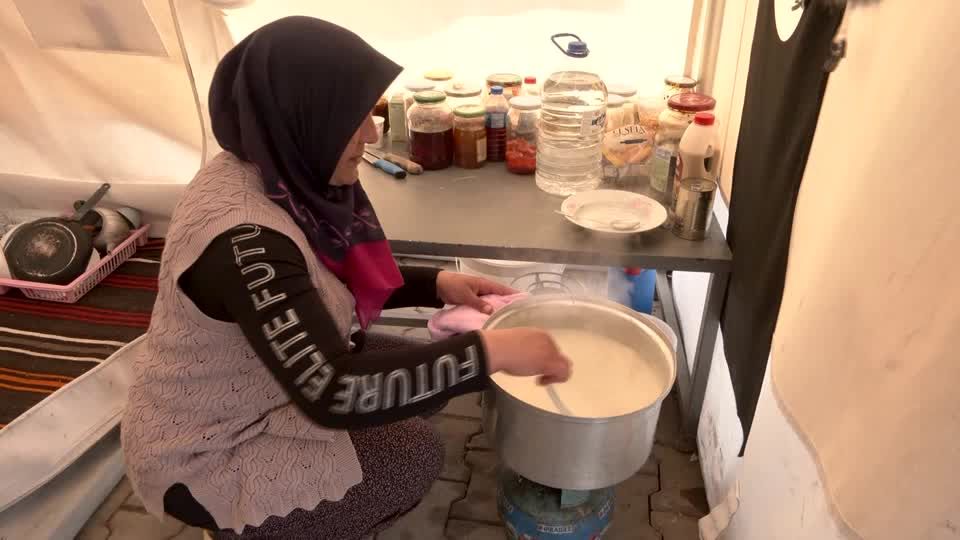 Video: Türkei: Überlebenskampf nach dem Erdbeben Video: Türkei: Überlebenskampf nach dem Erdbeben
