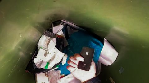 IPhones aus dem Müllcontainer: Dieser Brite verdient mit Containern seinen Lebensunterhalt