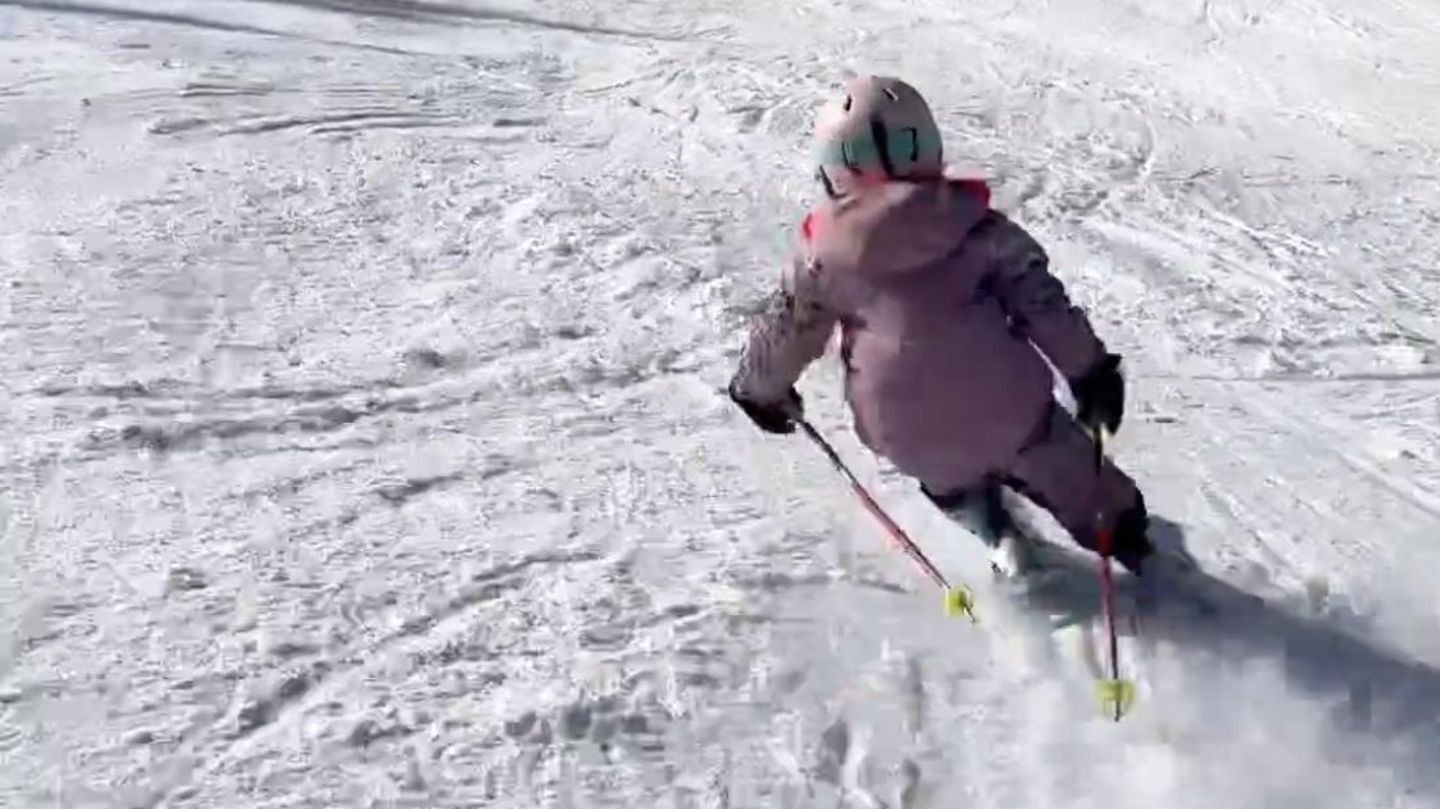 Ganz schön flott: Matilda Neureuther auf zwei Kufen unterwegs.