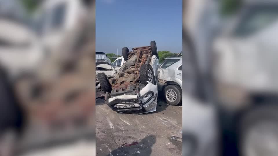 Video: Südafrika: Massenkarambolage auf der Autobahn