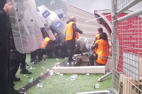 Türkei: Chaos und Gewalt überschatten Fußballspiel – Klub erhebt Rassismus-Vorwürfe