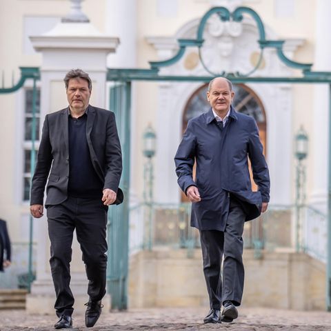 Robert Habeck, Olaf Scholz und Christian Lindner auf Schloß Meseberg