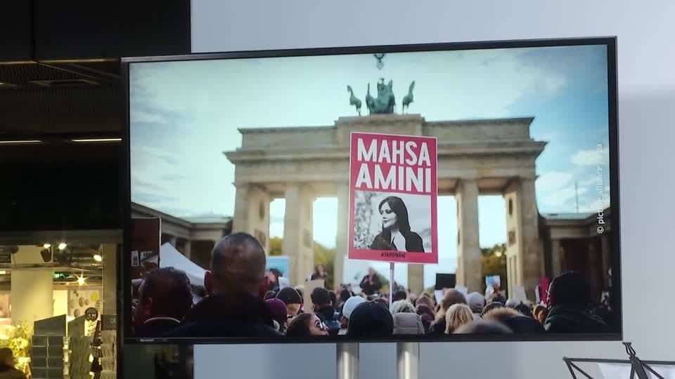 Video: Deutsche Bahn solidarisiert sich mit Iran-Protesten Video: Deutsche Bahn solidarisiert sich mit Iran-Protesten