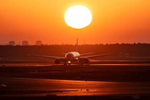 Sonne über dem Flughafen Frankfurt