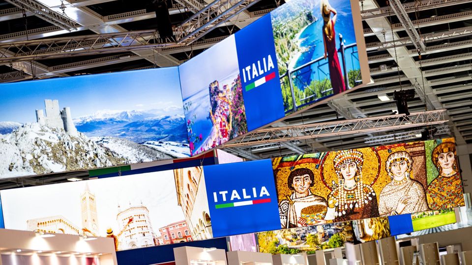 Der Stand von Italien vor der Eröffnung der Internationalen Tourismus-Börse (ITB)